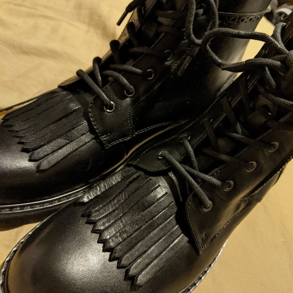 Men's INC black boot with side zippers, never worn, size 10M, with box - Picture 4 of 7